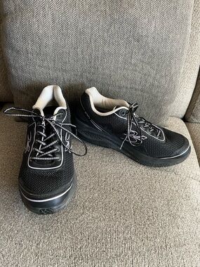 Gdefy Gravity Defyer Woman’s Mighty Walk Walking Shoes Black TB9024FLP Size 10